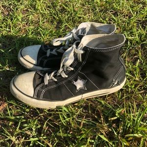 Used Junior Black Converse